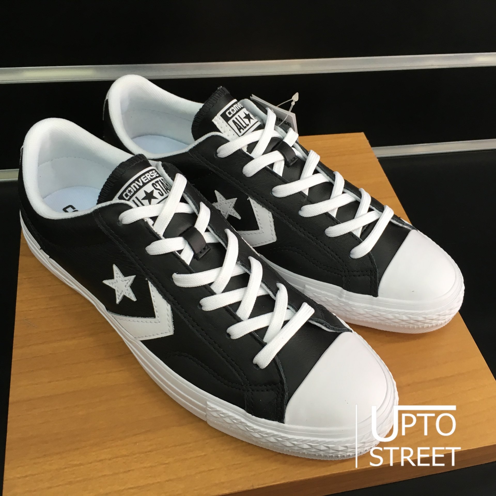 Converse star store player ox leather