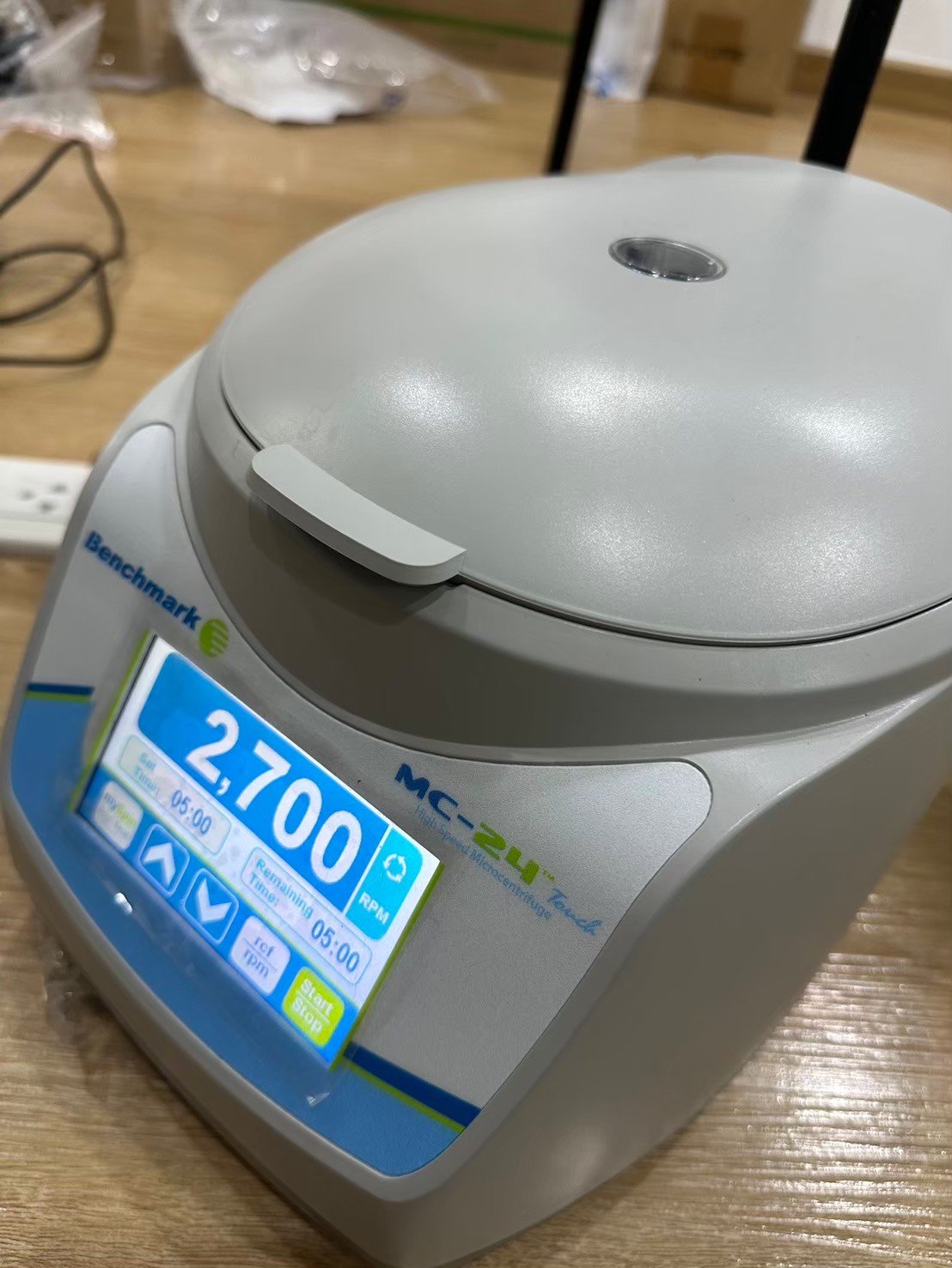 MC-24 Touch high speed microcentrifuge - Benchmark