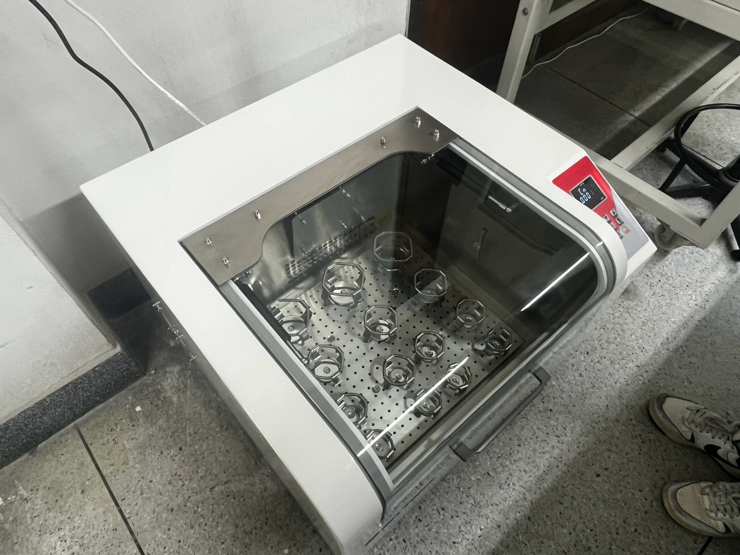 (ICB-70BS; ICB-70BSI) Benchtop Constant Temp Shaking Incubator by Scitek