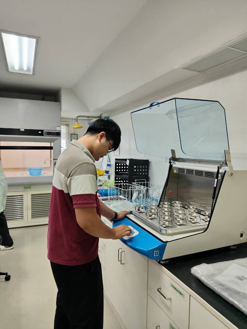 BIS Series Incubated Shaker by Being