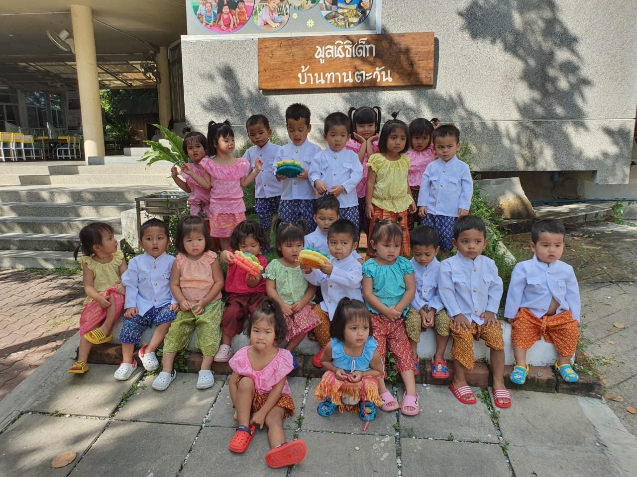 ลอยกระทงบ้านทานตะวัน ลอยกระทงบ้านทานตะวัน