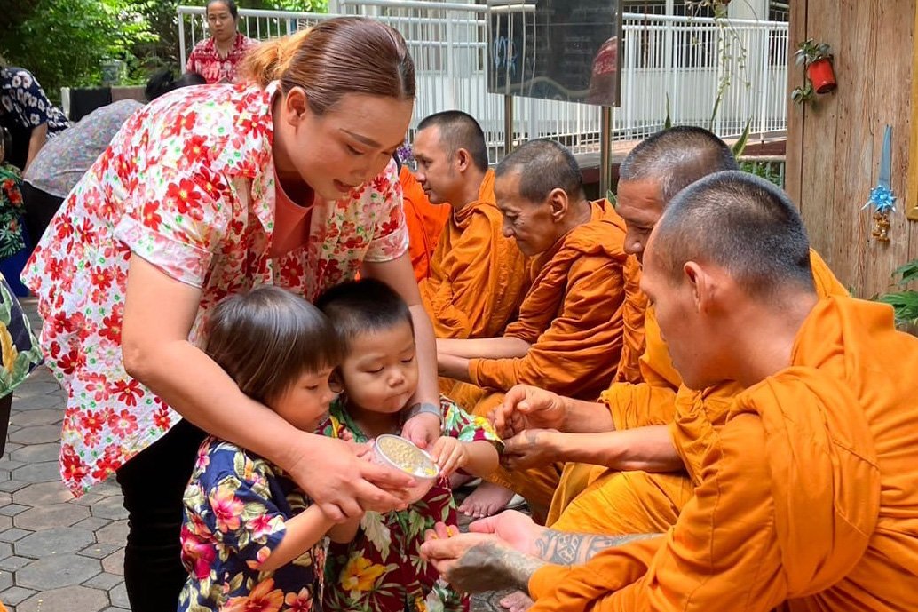 สวัสดีปีใหม่ไทย สวัสดีวันสงกรานต์ สวัสดีปีใหม่ไทย สวัสดีวันสงกรานต์