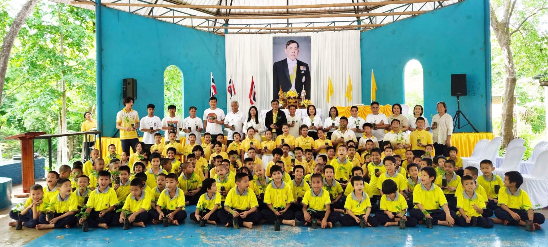 ครูและนักเรียนโรงเรียนหมู่บ้านเด็ก ร่วมถวายพระพรวันเฉลิมพระชนมพรรษา พระบาทสมเด็จพระเจ้าอยู่หัวรัชกาลที่ 10
