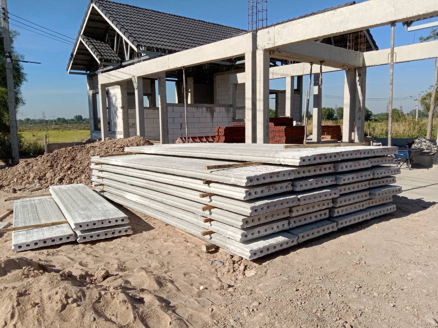 เหตุผลที่ควรเลือกใช้แผ่นพื้นคอนกรีตสำเร็จรูปในงานก่อสร้าง เหตุผลที่ควรเลือกใช้แผ่นพื้นคอนกรีตสำเร็จรูปในงานก่อสร้าง