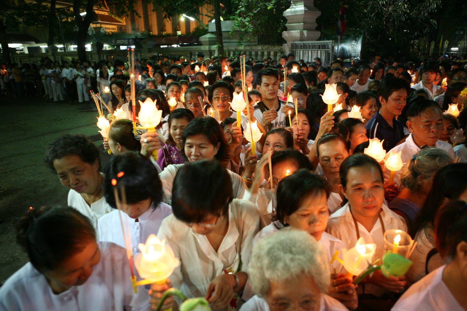 สวดมนต์ข้ามปี ทำความดี ส่งท้ายปีเก่า ต้อนรับปีใหม่ สวดมนต์ข้ามปี ทำความดี ส่งท้ายปีเก่า ต้อนรับปีใหม่