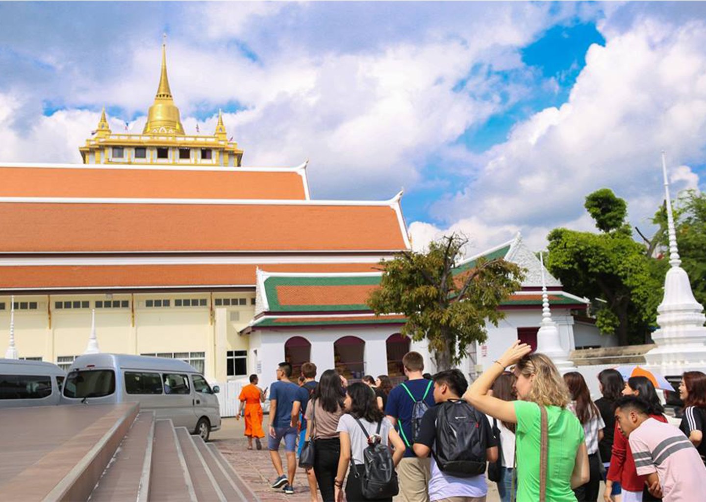 โรงเรียน เกรซ อินเตอร์เนชั่นแนล สคูล เชียงใหม่ นำนักเรียน จำนวน ๓๖ และครู ๑๐ ท่าน เดินทางมาทัศนศึกษาเข้าชมสถานที่สำคัญภายในวัดสระเกศราชวรมหาวิหาร