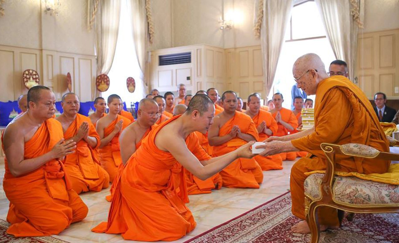 เจ้าประคุณสมเด็จพระสังฆราช อริยวงศาคตญาณ (อมุพรมหาเถร)  เสด็จมาถวายสักการะพระอัฐิสมเด็จพระสังฆราชในอดีต เจ้าประคุณสมเด็จพระสังฆราช อริยวงศาคตญาณ (อมุพรมหาเถร)  เสด็จมาถวายสักการะพระอัฐิสมเด็จพระสังฆราชในอดีต