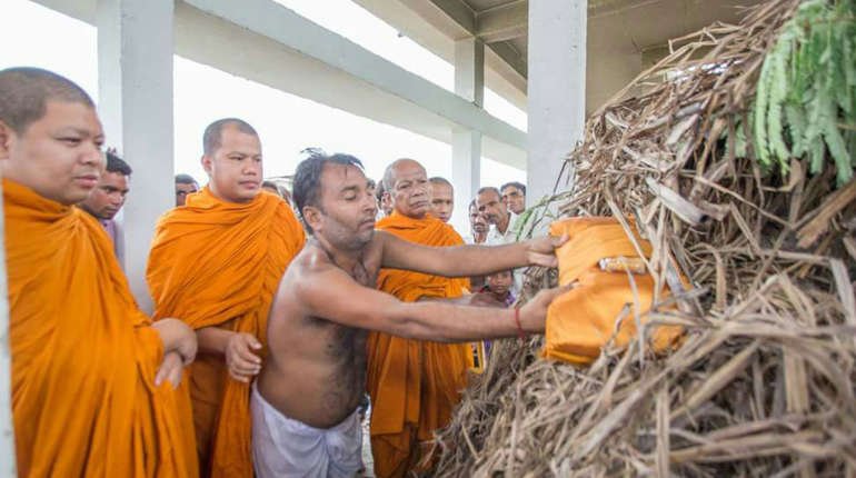 ชาวฮินดู เมืองกุสินารา นิมนต์พระไทย ทำพิธีฌาปนกิจ ริมแม่น้ำหิรัญญวดี