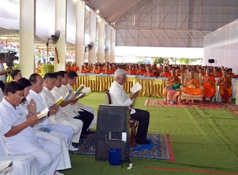 "สมเด็จฯ วัดปากน้ำ” นำเจริญจิตภาวนาถวายพระพรในหลวง-ราชินี “สุวพันธ์” ถวายเทียนพรรษาพระธรรมทูตสายต่างประเทศ