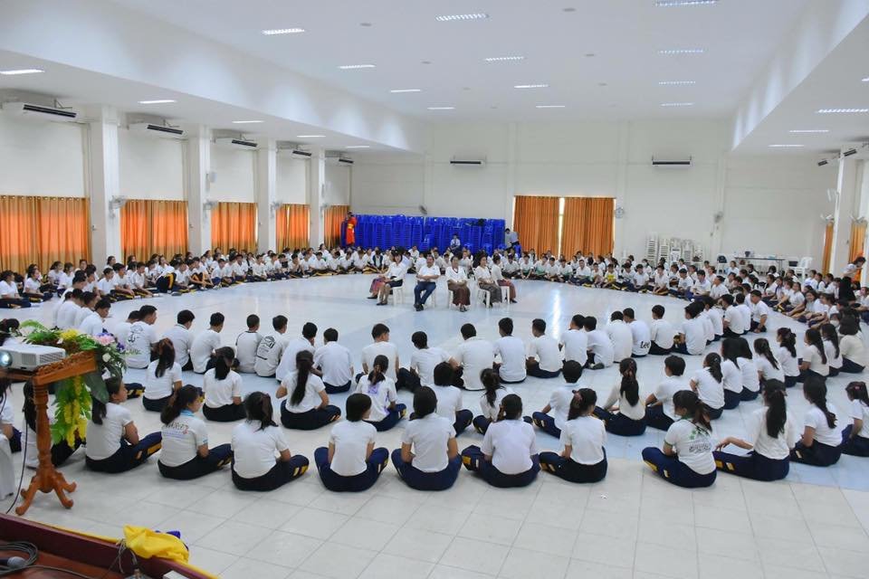 งานส่งเสริมคุณธรรม จริยธรรม กลุ่มสาระการเรียนรู้สังคมศึกษา ศาสนาและวัฒนธรรม จัดให้มีการเข้าค่ายคุณธรรม จริยธรรม ระดับชั้น ม.5 ณ หอประชุมโรงเรียนนวมินทราชูทิศ พายัพ