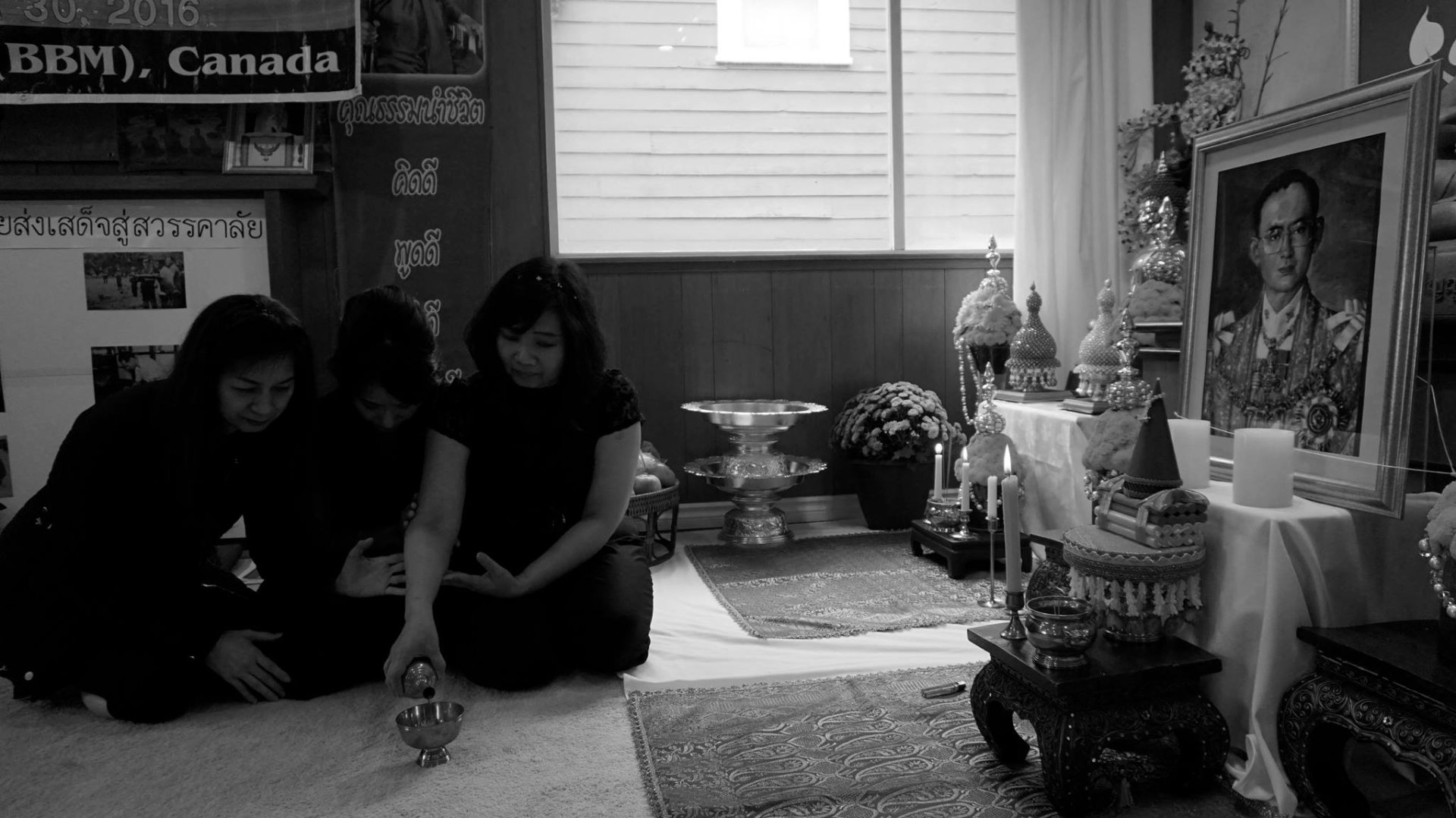 คณะสงฆ์และพุทธบริษัท วัดพุทธปัญญานันทาราม  ประเทศแคนาดา เจริญจิตภาวนา เพื่อน้อมถวายเป็นพระราชกุศลแด่ พระบาทสมเด็จพระเจ้าอยู่หัว ในพระบรมโกศ