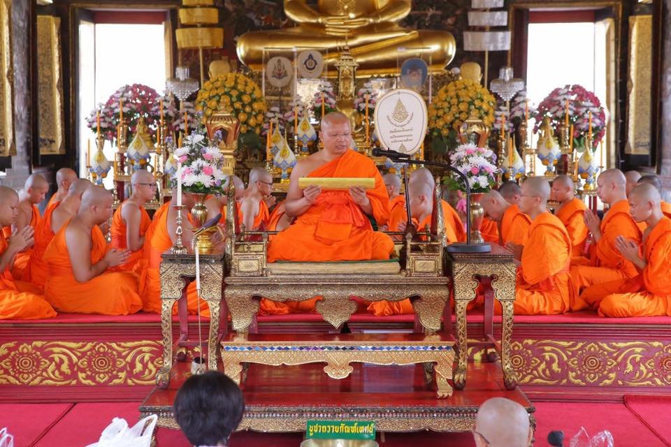 ณ พระอุโบสถวัดสระเกศ ราชวรมหาวิหาร องค์พระธรรมกถึก แสดงพระธรรมเทศนา เรื่อง ศีล โดย พระราชธีรคุณ เนื่องในวันธรรมะสวนะ ( วันพระ )