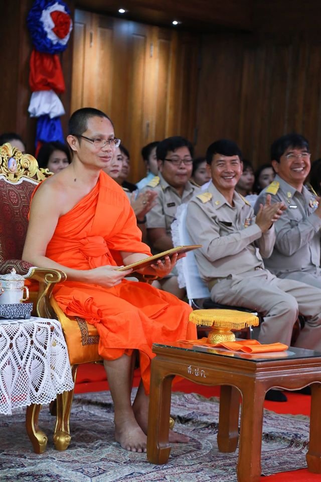 พระวิจิตรธรรมาภรณ์ ผู้ช่วยเจ้าอาวาสวัดสระเกศ เป็นประธานในพิธีไหว้ครู มอบทุนการศึกษาและให้โอวาท นักเรียนโรงเรียนวัดสระเกศ