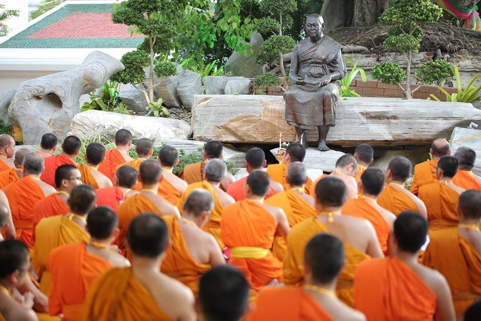 พระวิทยากรกระบวนธรรม ๘๖ รูป จากทั่วประเทศ เข้าสักการะรูปหล่อเจ้าประคุณสมเด็จพระพุฒาจารย์ (เกี่ยว อุปเสณมหาเถร) ผู้ก่อตั้ง สำนักงานส่งเสริมคุณธรรม จริยธรรมฯ