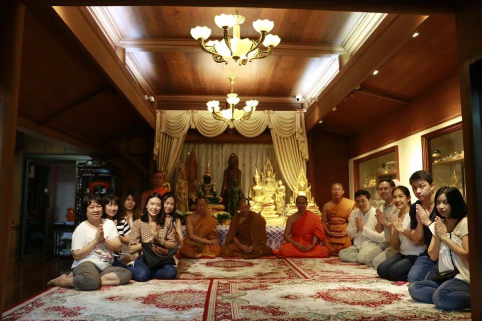 คณะศิษยานุศิษย์ถวายภัตตาหารเพลคณะวิทยากรกลุ่มใต้ร่มพุทธธรรม โดย มีพระวิจิตรธรรมาภรณ์ เป็นประธานอนุโมทนาและกล่าวสัมโมทนียกถา