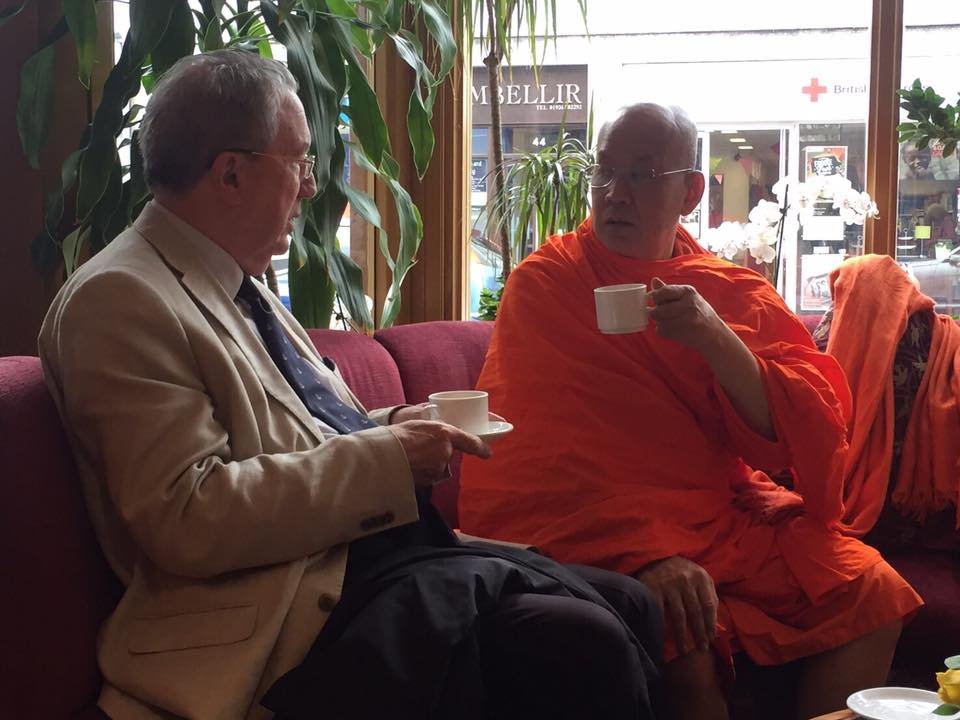 พระเดชพระคุณพระพรหมสิทธิ กรรมการมหาเถรสมาคม  เดินทางถึงประเทศอังกฤษ เป็นประธานประชุมองค์กรพระธรรมทูตไทยในสหราชอาณาจักร 