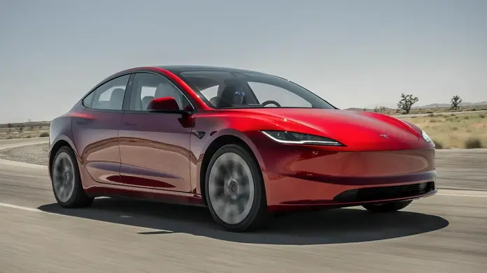 สุดเจ๋ง! Tesla Model 3 ตัวใหม่ ใช้งานได้ไกลกว่าที่คาดการณ์