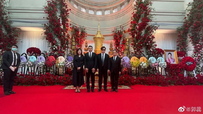 นางสาวหลุ่ย แซ่กั๊ว ผู้ร่วมก่อตั้งบริษัทไทยเจียระไนกรุ๊ปจำกัด(มหาชน ) เข้าร่วมไว้อาลัยนายหลี่ ฮุ่ยหนง ภรรยาของประธานอาวุโส เสีย กั๋วหมิง แห่งซีพี กรุ๊ป นางอี้ปิน เกาหมิง นางสาวหลุ่ย แซ่กั๊ว ผู้ร่วมก่อตั้งบริษัทไทยเจียระไนกรุ๊ปจำกัด(มหาชน ) เข้าร่วมไว้อาลัยนายหลี่ ฮุ่ยหนง ภรรยาของประธานอาวุโส เสีย กั๋วหมิง แห่งซีพี กรุ๊ป นางอี้ปิน เกาหมิง