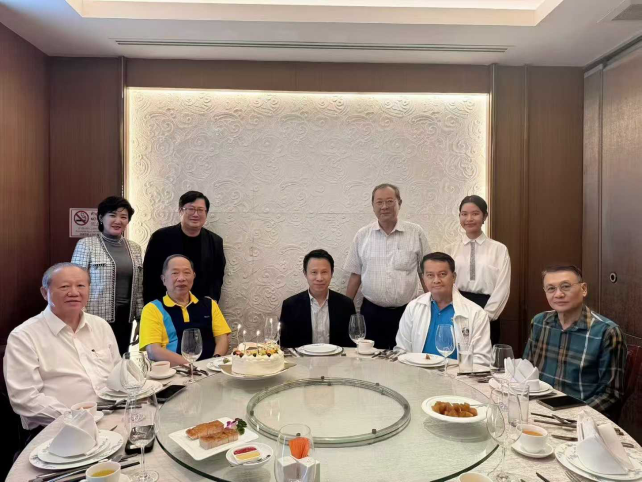【ประธานและ CEO ของกลุ่มเอเชียแมส เข้าร่วมงานเลี้ยงวันเกิดของคุณไช่ ไป่ซาน ประธานสำนักงานกฎหมายยุติธรรมแห่งประเทศไทย】