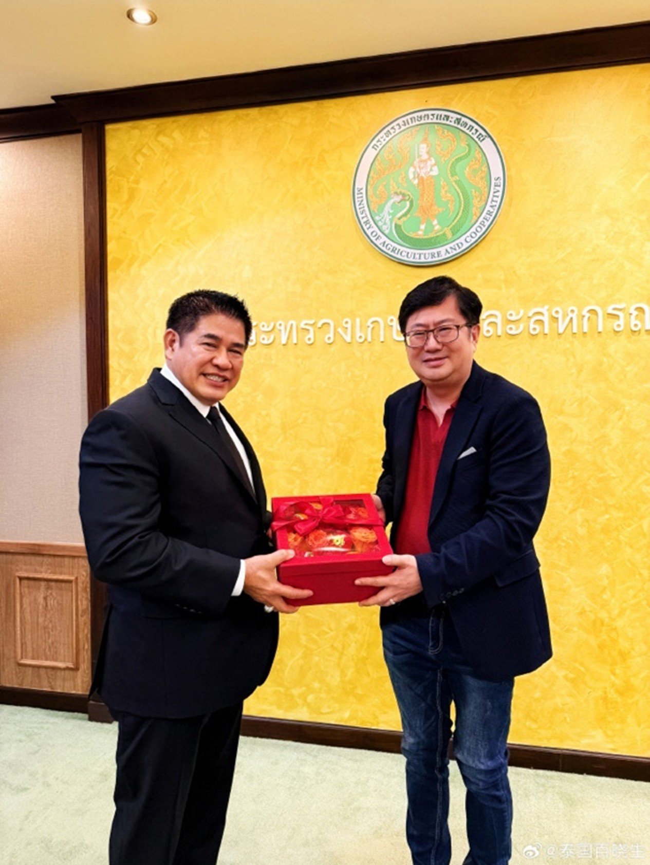 【CEO ของกลุ่มส่งคำอวยพรปีใหม่แด่รองนายกรัฐมนตรีและรัฐมนตรีว่าการกระทรวงเกษตรฯ ของไทย】