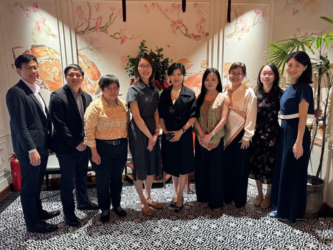 【集团董事长郭蕊女士与新加坡华文媒体集团共进午餐，探讨合作机遇】