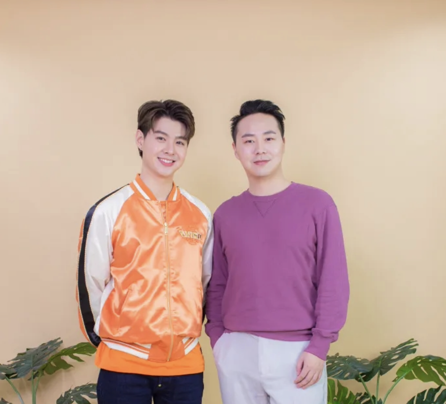 3 เมษายน 2021 เซ้นต์ ศุภพงษ์ ดาราดังของประเทศไทย เป็นแขกรับเชิญใน "Thailand Coming" 3 เมษายน 2021 เซ้นต์ ศุภพงษ์ ดาราดังของประเทศไทย เป็นแขกรับเชิญใน "Thailand Coming"