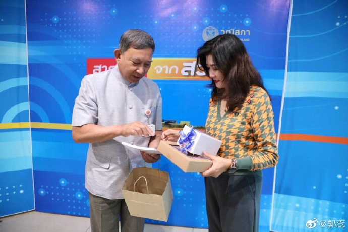 นางสาวหลุ่ย แซ่กั๊วประธาน บริษัท ไทยเจียระไน กรุ๊ปจำกัด  (มหาชน) เยี่ยมชม Bajin·Zhandong ในช่วงเทศกาลฤดูใบไม้ผลิ นางสาวหลุ่ย แซ่กั๊วประธาน บริษัท ไทยเจียระไน กรุ๊ปจำกัด  (มหาชน) เยี่ยมชม Bajin·Zhandong ในช่วงเทศกาลฤดูใบไม้ผลิ