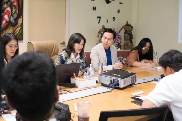 9 ตุลาคม 2020 คุณหลุ่ย แซ่กั๊วให้สัมภาษณ์พิเศษกับสื่อไทย เรื่อง การเปลี่ยนแปลงในสถานการณ์ของนักท่องเที่ยวชาวจีนที่เดินทางมาประเทศไทยหลังเกิดโรคระบาดตลอดจนมาตรการและข้อเสนอแนะของรัฐบาลไทยสำหรับนักท่องเที่ยวชาวจีน 9 ตุลาคม 2020 คุณหลุ่ย แซ่กั๊วให้สัมภาษณ์พิเศษกับสื่อไทย เรื่อง การเปลี่ยนแปลงในสถานการณ์ของนักท่องเที่ยวชาวจีนที่เดินทางมาประเทศไทยหลังเกิดโรคระบาดตลอดจนมาตรการและข้อเสนอแนะของรัฐบาลไทยสำหรับนักท่องเที่ยวชาวจีน