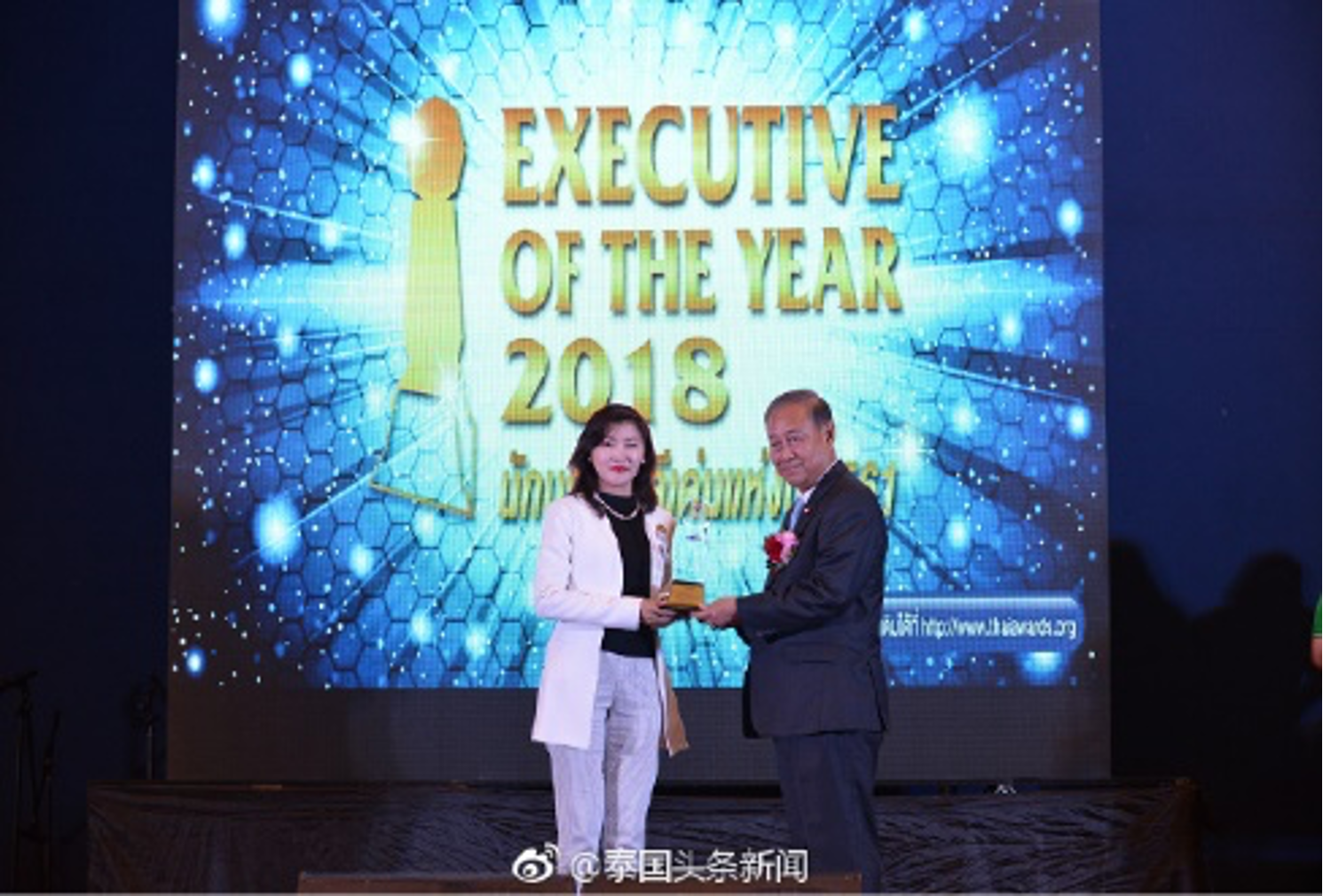 คุณหลุ่ย แซ่กั๊ว ได้รับ รางวัล " Best Manager Award 2018"     คุณหลุ่ย แซ่กั๊ว ได้รับ รางวัล " Best Manager Award 2018"