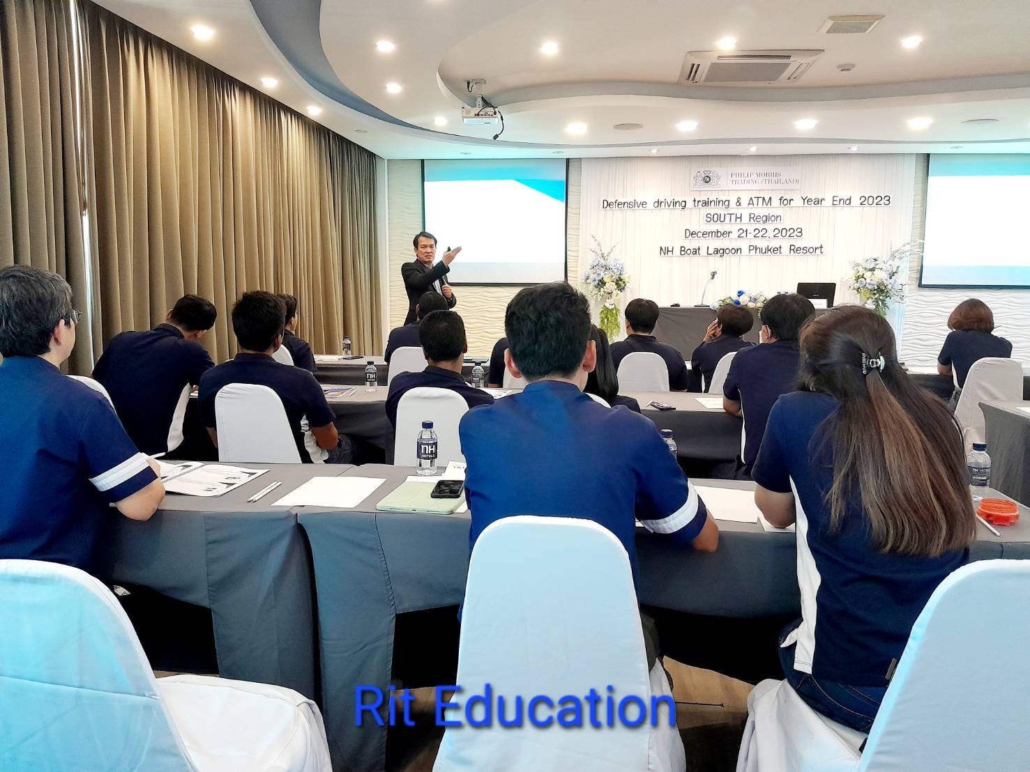 อบรมขับรถอย่างปลอดภัยเชิงป้องกัน (Defensive Driving) อบรมขับรถอย่างปลอดภัยเชิงป้องกัน (Defensive Driving)