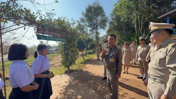 องคมนตรี ในฐานะกรรมการโครงการกองทุนการศึกษา และคณะ ลงพื้นที่ตรวจเยี่ยมโรงเรียนมัธยมกัลยาณิวัฒนาเฉลิมพระเกียรติ องคมนตรี ในฐานะกรรมการโครงการกองทุนการศึกษา และคณะ ลงพื้นที่ตรวจเยี่ยมโรงเรียนมัธยมกัลยาณิวัฒนาเฉลิมพระเกียรติ