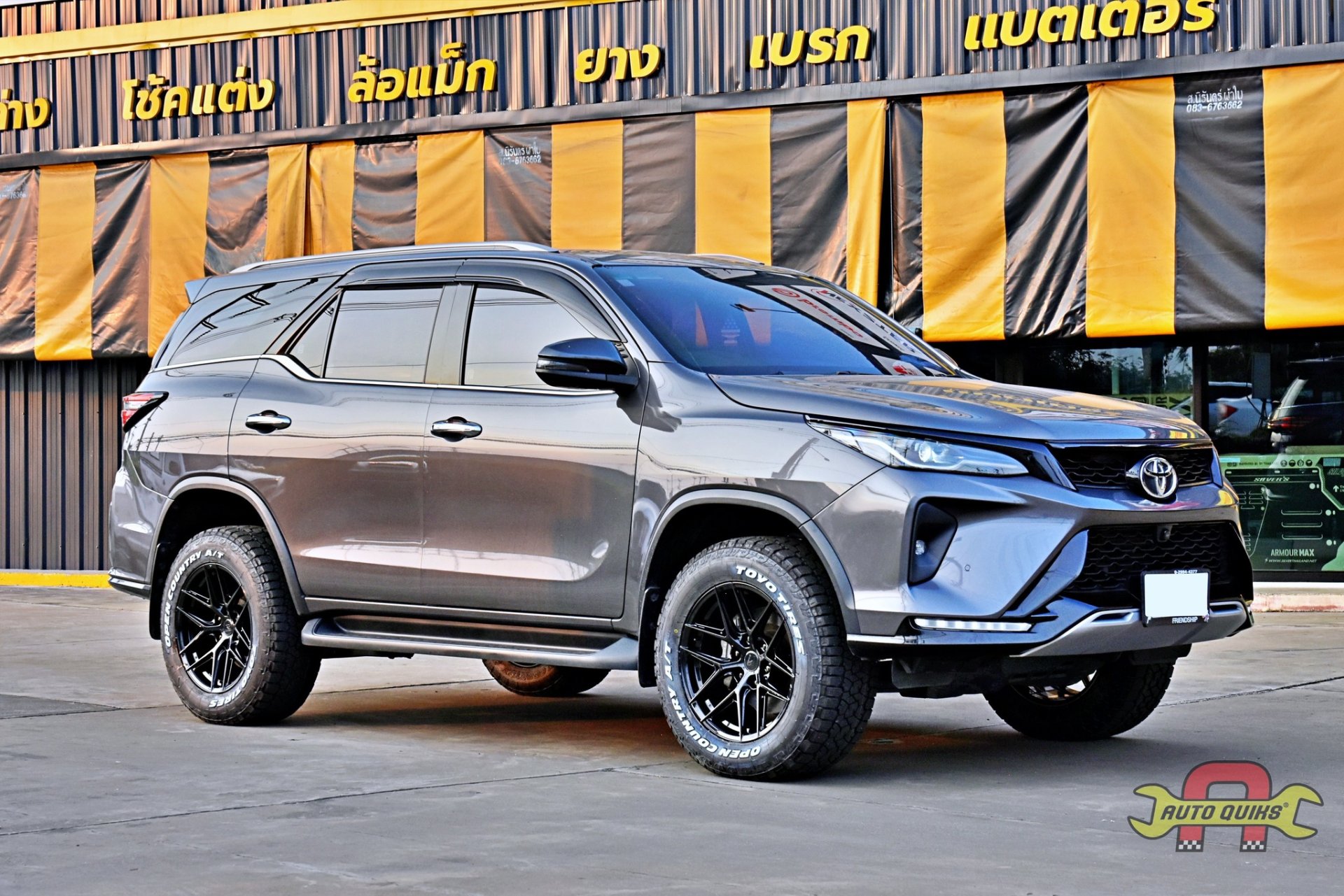 Toyota Fortuner เปลี่ยนล้อ Emotion-R VS52 18 นิ้ว ยาง Toyo AT3 265/60R18 ติดตั้ง Autoquiks ปทุมธานี, Fortuner ล้อ Emotion-R VS52 18x9 ET15 สีดำ ยาง Toyo Open Country AT3 ล้อแม็ก SUV กึ่งออฟโรด Autoquiks รังสิต, Toyota New Fortuner ล้อ 18 นิ้ว ยาง All Terr