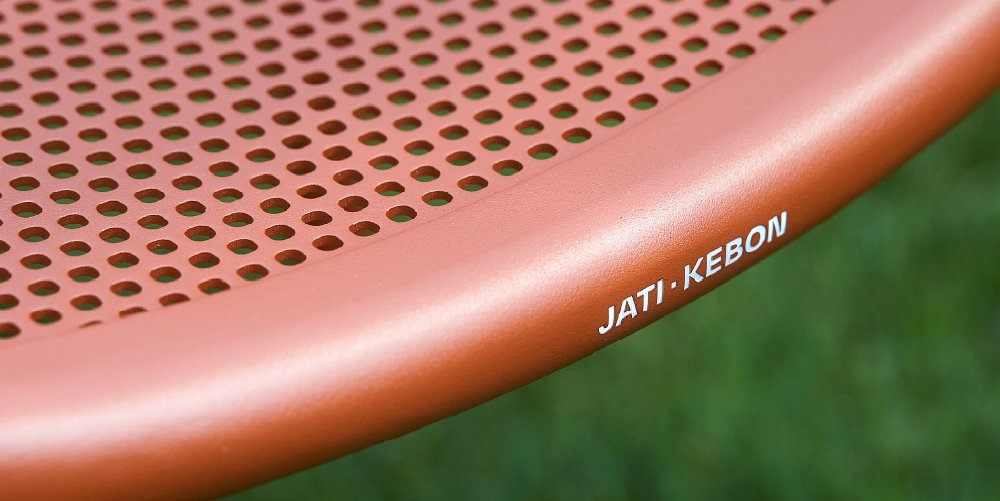 รายละเอียดเก้าอี้ Gusto Stackable Sidechair สี Rust Matt | Aluminum Outdoor Chair Detail รายละเอียดวัสดุและโครงอะลูมิเนียมของเก้าอี้เอ้าดอร์ Gusto Stackable Sidechair สี Rust Matt | Gusto outdoor sidechair close-up by ms natural design