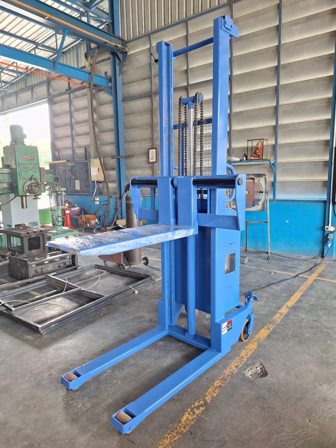 Stacker 1500 KG. แบบไฟฟ้า