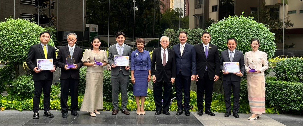 ISMED นำผู้ประกอบการเข้าเฝ้าฯ รับพระราชทานรางวัล ISMED Top MSMEs Achievement Award 2023 ISMED นำผู้ประกอบการเข้าเฝ้าฯ รับพระราชทานรางวัล ISMED Top MSMEs Achievement Award 2023