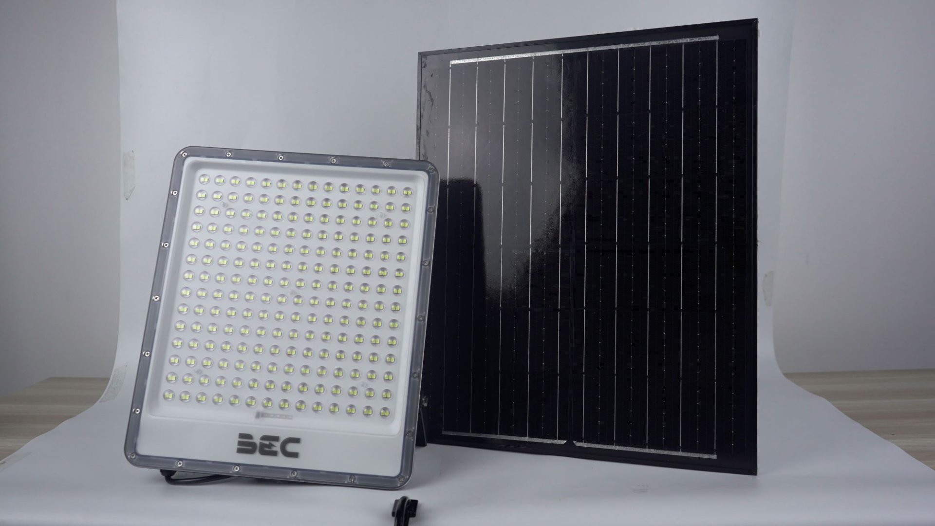 Apollo Led โคมไฟฟลัดไลท์ APOLLO LED โซลาร์เซลล์