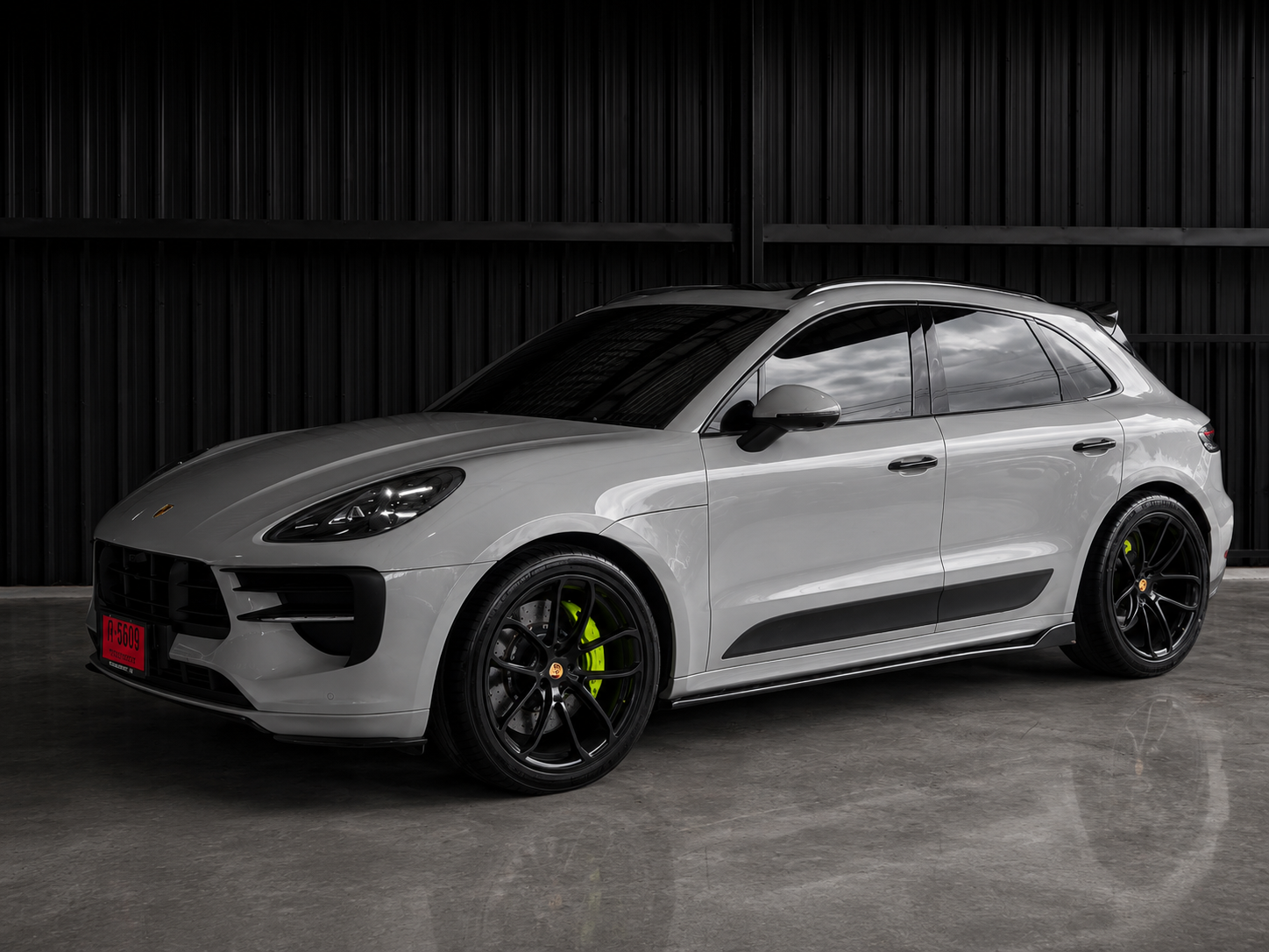 Porsche Macan 2.0 PDK 4 WD SUV ปี 2021