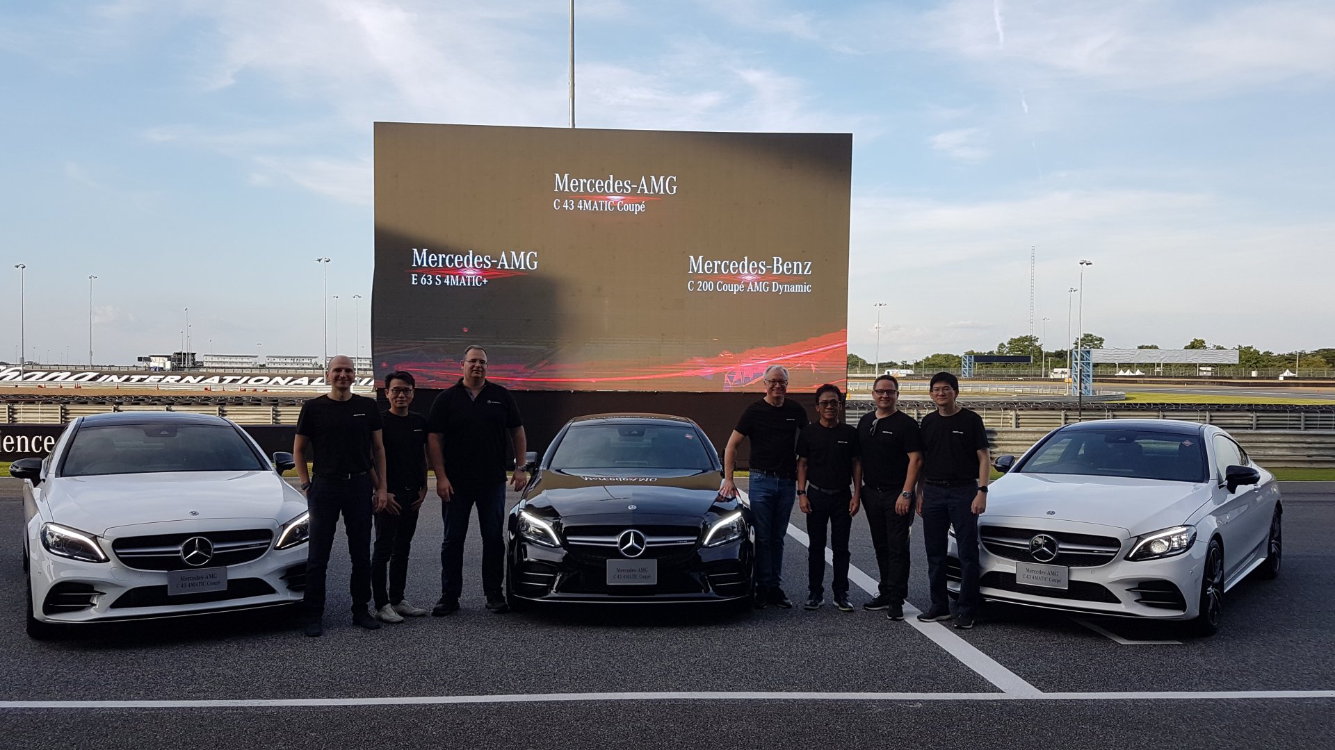 ใหม่ล่าสุด Mercedes -benz  เปิดตัวสุดยอดรถสปอร์ต 3 รุ่น ตระกูล AMG ที่ทุกคนต่างต้องร้องว้าว !!!! ใหม่ล่าสุด Mercedes -benz  เปิดตัวสุดยอดรถสปอร์ต 3 รุ่น ตระกูล AMG ที่ทุกคนต่างต้องร้องว้าว !!!!