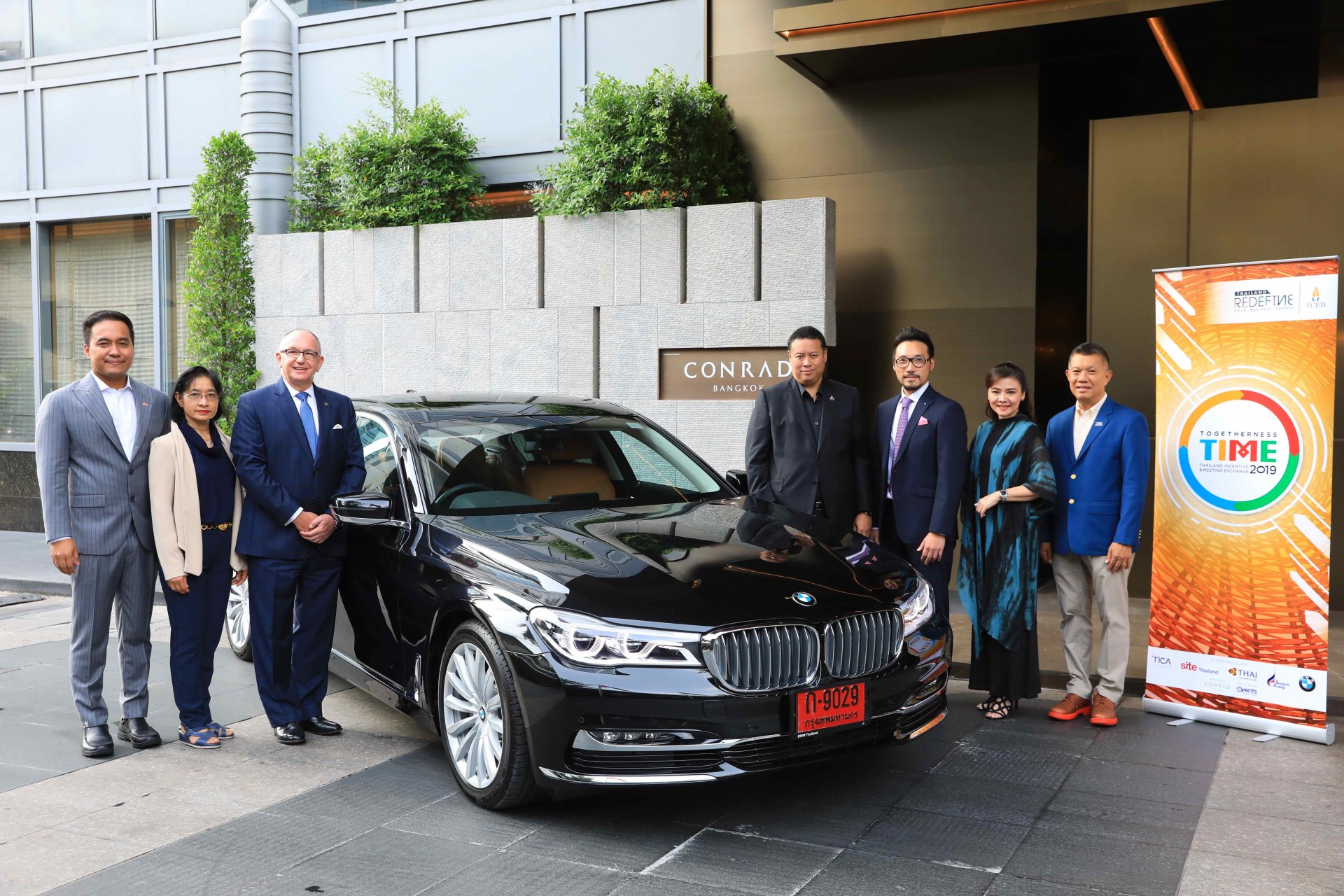 บีเอ็มดับเบิลยู ประเทศไทย ร่วมสนับสนุนงาน TIME 2019 บริการพันธมิตรที่มาร่วมงานด้วยรถรับส่งระดับพรีเมียม บีเอ็มดับเบิลยู ซีรี่ส์ 5 และซีรี่ส์ 7  บีเอ็มดับเบิลยู ประเทศไทย ร่วมสนับสนุนงาน TIME 2019 บริการพันธมิตรที่มาร่วมงานด้วยรถรับส่งระดับพรีเมียม บีเอ็มดับเบิลยู ซีรี่ส์ 5 และซีรี่ส์ 7
