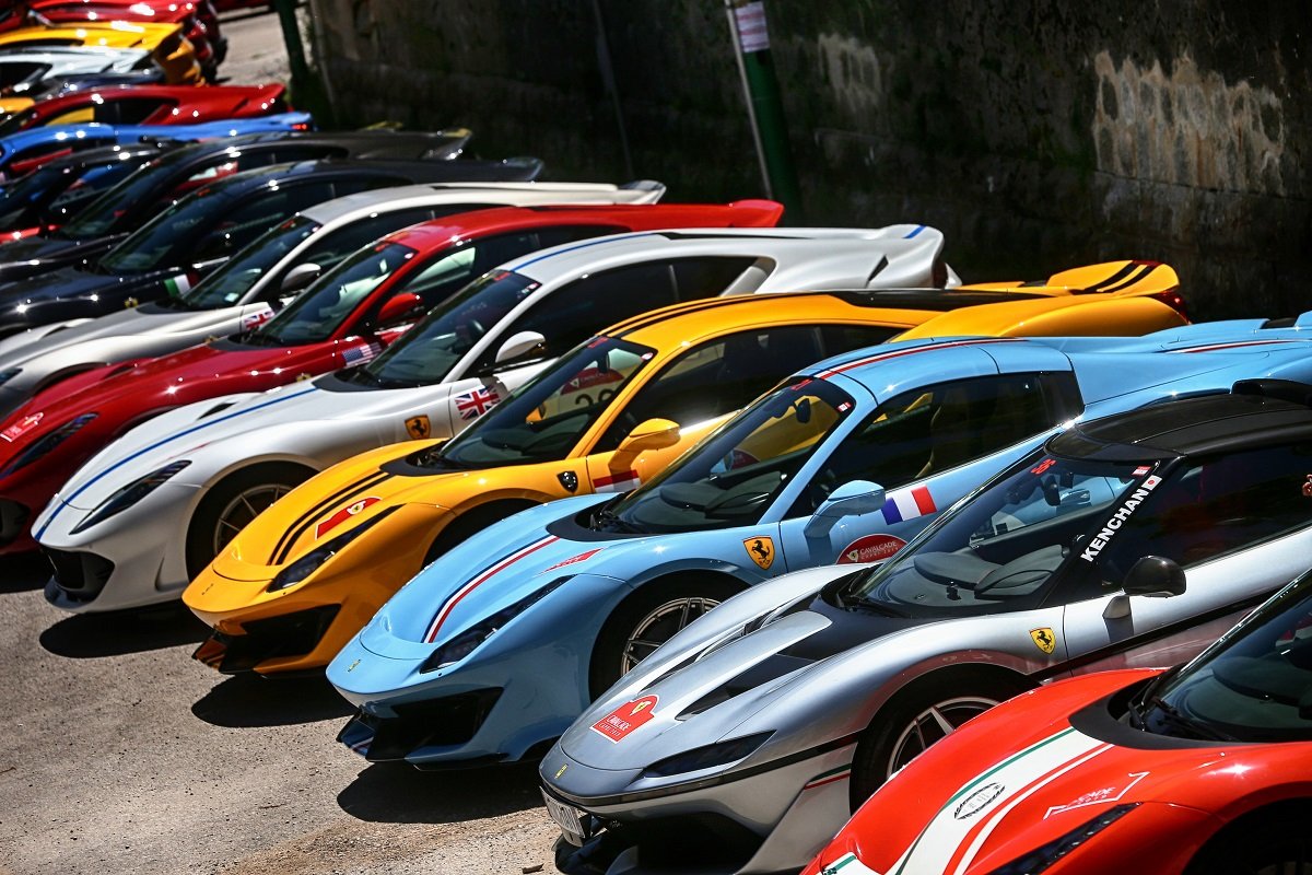 Ferrari Cavalcade คาราวานรถเฟอร์รารี่ครั้งยิ่งใหญ่ประจำปี  ตระการตากับเฟอร์รารี่หลากหลายรุ่น กว่า 100 คันทั่วโลก ขับชมเมืองคัมปาเนีย ประเทศอิตาลี Ferrari Cavalcade คาราวานรถเฟอร์รารี่ครั้งยิ่งใหญ่ประจำปี  ตระการตากับเฟอร์รารี่หลากหลายรุ่น กว่า 100 คันทั่วโลก ขับชมเมืองคัมปาเนีย ประเทศอิตาลี