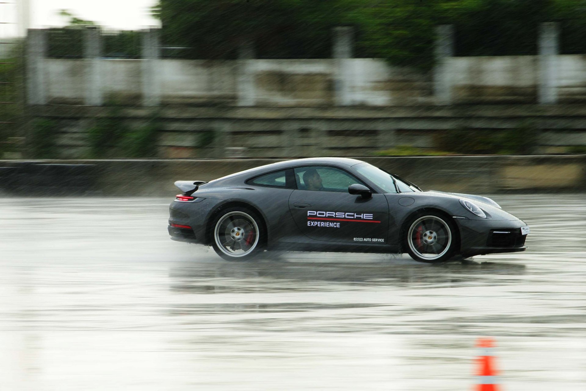 เอเอเอสฯ จัดงาน Porsche Driving Experience เปิดประสบการณ์การขับขี่สุดหรูพร้อมทดสอบสมรรถนะรถยนต์ปอร์เช่หลากรุ่นอย่างเต็มพิกัด  เอเอเอสฯ จัดงาน Porsche Driving Experience เปิดประสบการณ์การขับขี่สุดหรูพร้อมทดสอบสมรรถนะรถยนต์ปอร์เช่หลากรุ่นอย่างเต็มพิกัด