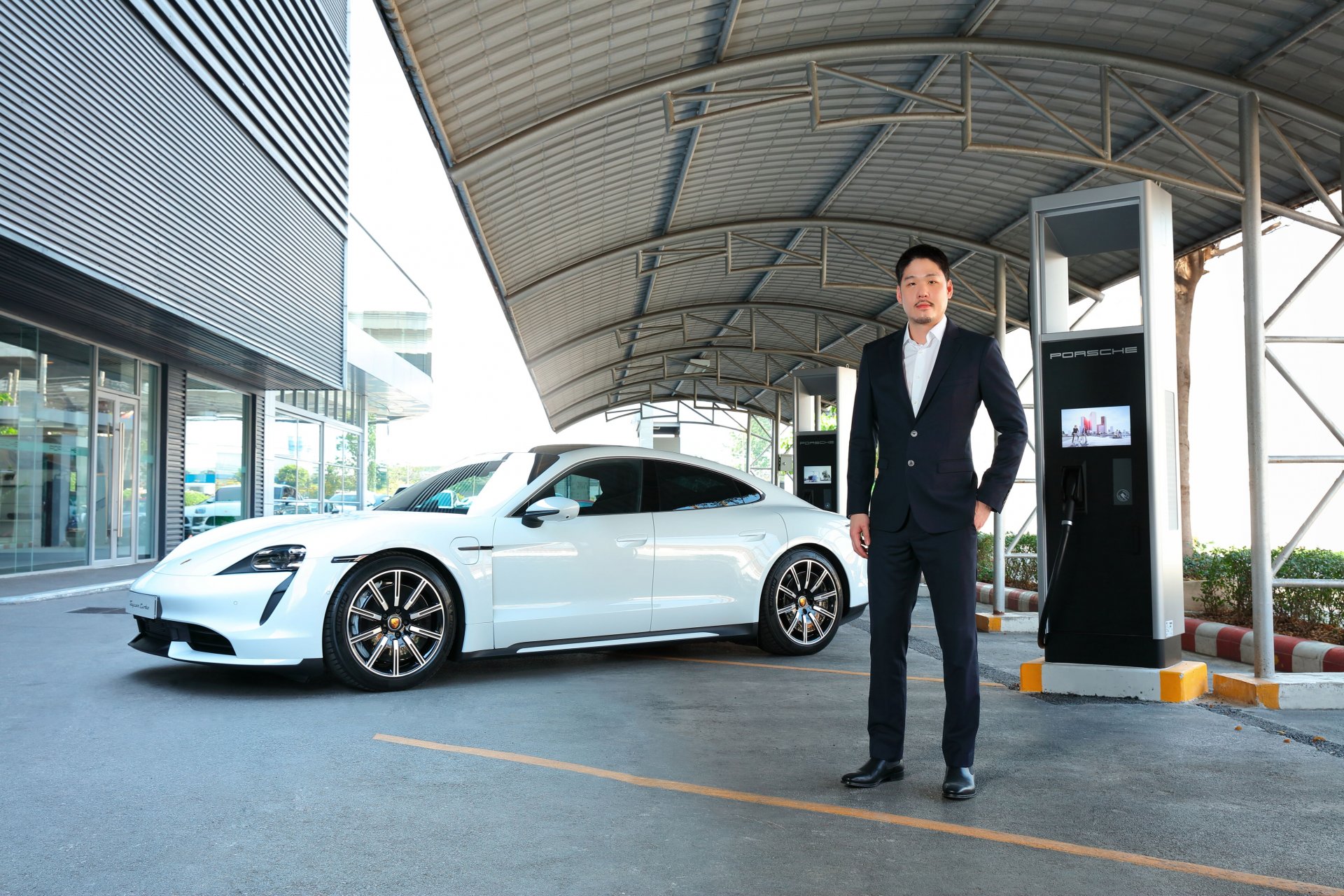 ปอร์เช่ เอเอเอส เปิดตัวสถานีชาร์จพลังงาน  ปอร์เช่ เอเอเอส เปิดตัวสถานีชาร์จพลังงาน