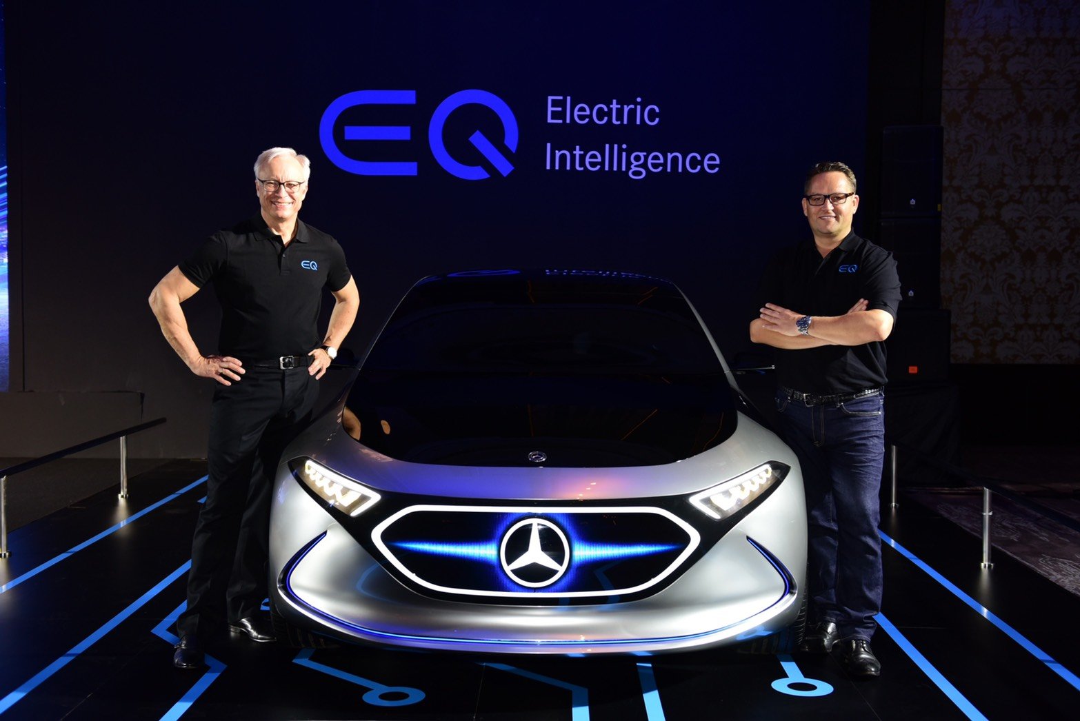 เมอร์เซเดส-เบนซ์ เผยความก้าวล้ำของยนตรกรรมแห่งอนาคต จัดงาน“เมอร์เซเดส-เบนซ์ อีคิว เทค เดย์ 2018” พร้อมอวดโฉมรถยนต์ไฟฟ้าต้นแบบ “อีคิวเอ” เป็นครั้งแรกในประเทศไทย เมอร์เซเดส-เบนซ์ เผยความก้าวล้ำของยนตรกรรมแห่งอนาคต จัดงาน“เมอร์เซเดส-เบนซ์ อีคิว เทค เดย์ 2018” พร้อมอวดโฉมรถยนต์ไฟฟ้าต้นแบบ “อีคิวเอ” เป็นครั้งแรกในประเทศไทย