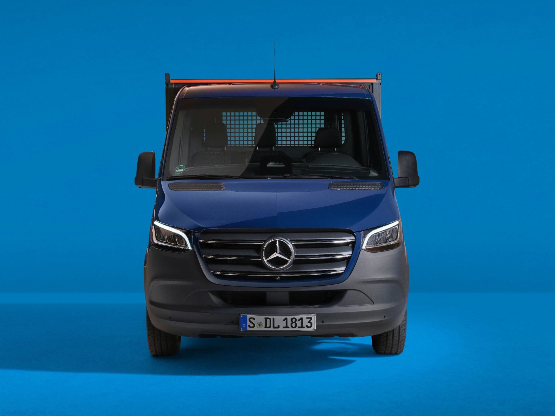 https://image.makewebcdn.com/makeweb/m_1920x0/PcJb6GejI/DefaultData/Mercedes_Benz_Sprinter_3rd_generation_2.jpg?v=202405291424