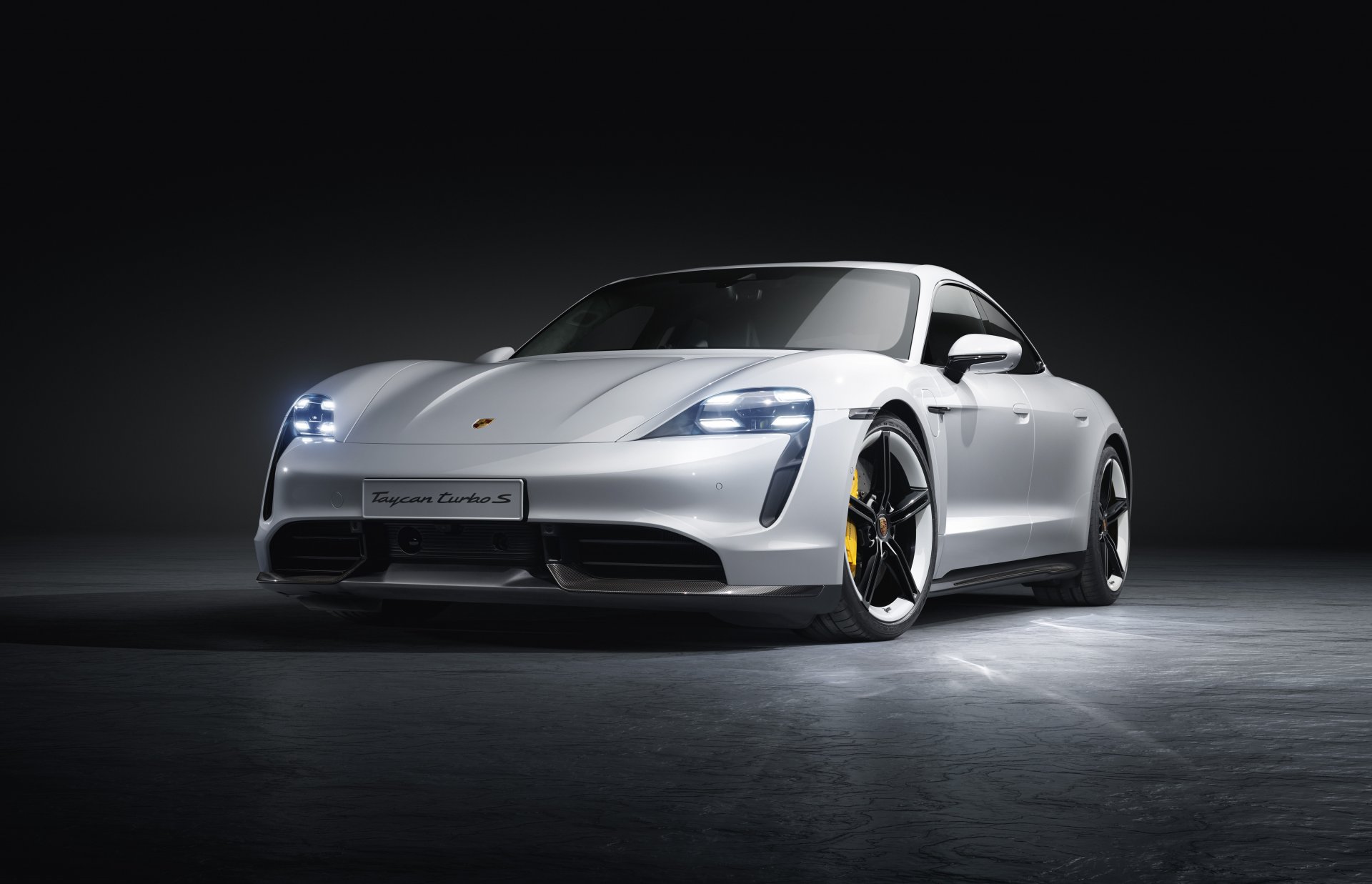 ปอร์เช่ ไทคานน์ (Porsche Taycan) เปิดตัวครั้งแรกของโลก: การถือกำเนิดใหม่ของจิตวิญญาณแห่งรถสปอร์ต ปอร์เช่ ไทคานน์ (Porsche Taycan) เปิดตัวครั้งแรกของโลก: การถือกำเนิดใหม่ของจิตวิญญาณแห่งรถสปอร์ต