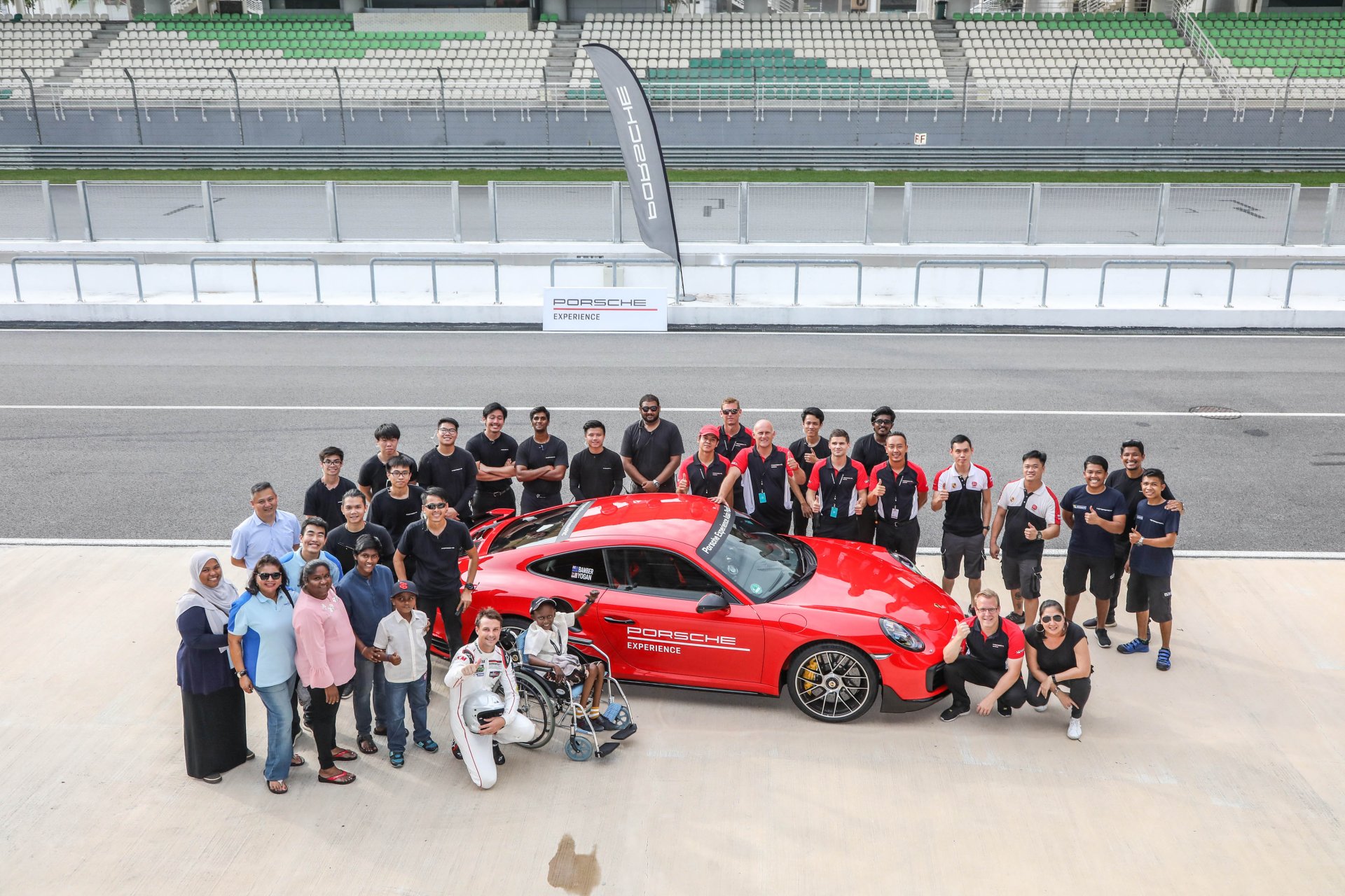   Porsche Experience Centre เซปัง ประเทศมาเลเซีย เติบโตอย่างแข็งแกร่งสู่ความสำเร็จสูงสุดในปี 2018 ปีแห่งความสำเร็จสูงสุด ด้วย 41 กิจกรรมเร้าใจบนสนาม และจำนวนผู้เข้าร่วมกิจกรรมกว่า 800 ชีวิต