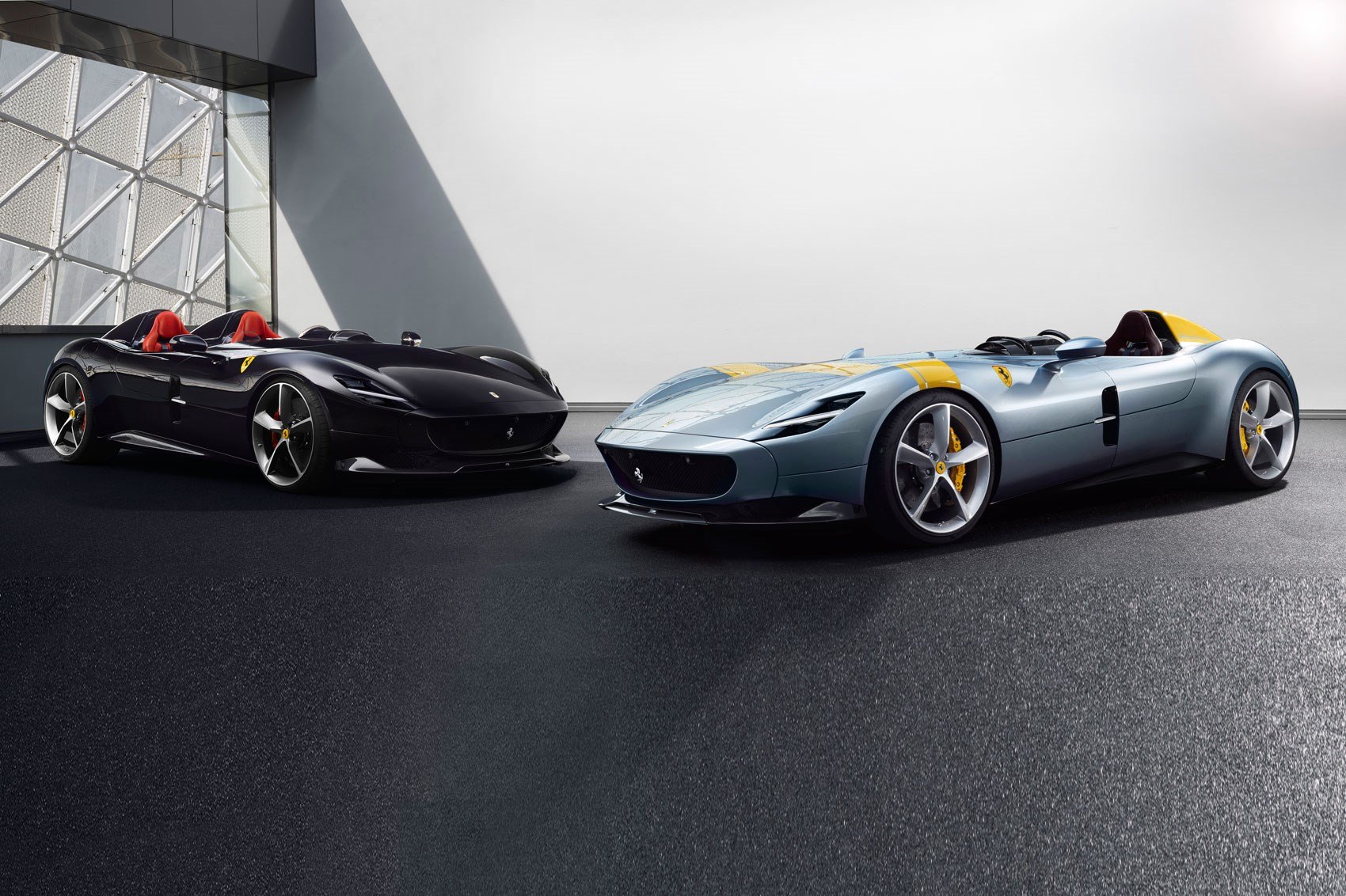 เปิดตัวแล้ว Ferrari Monza SP1 และ SP2 ที่งานปารีส มอเตอร์โชว์ เปิดตัวแล้ว Ferrari Monza SP1 และ SP2 ที่งานปารีส มอเตอร์โชว์