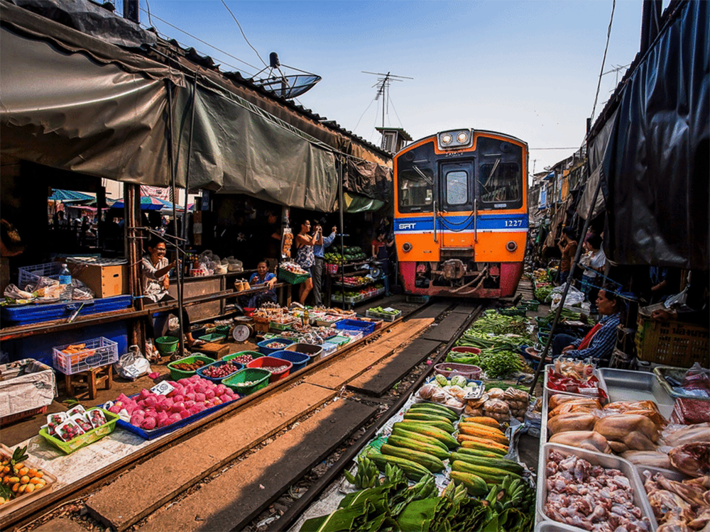 001PVT	Maeklong Railway Market +  Guide   (No Lunch)