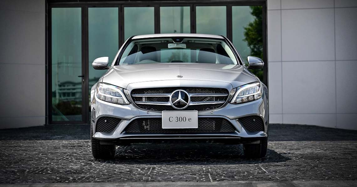 เปลี่ยนแบตเตอรี่ BENZ C300e แบตหมด ราคาถูก ติดตั้ง ฟรี!
