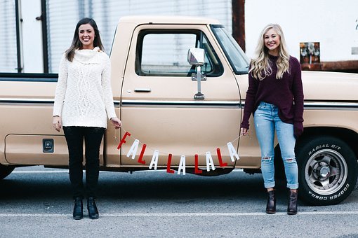 เปลี่ยนแบตนอกสถานที่ - เคล็ดลับสำหรับคุณผู้หญิง สำหรับการเตรียมรถให้พร้อมในการท่องเที่ยวกับชาวแก๊งส์ เปลี่ยนแบตนอกสถานที่ - เคล็ดลับสำหรับคุณผู้หญิง สำหรับการเตรียมรถให้พร้อมในการท่องเที่ยวกับชาวแก๊งส์